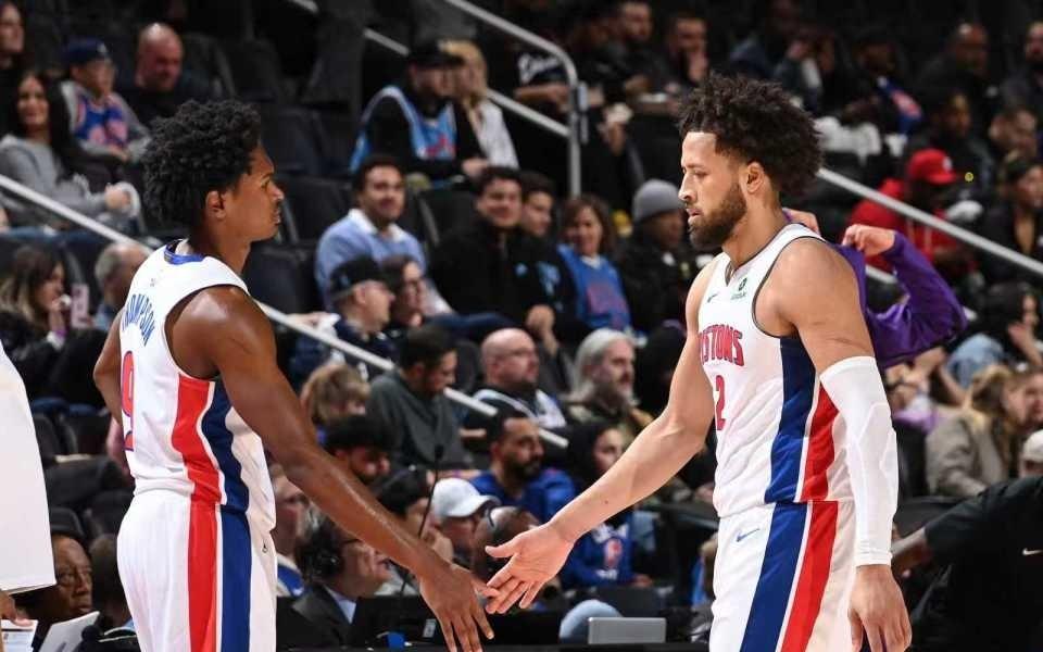 杜伦22+22活塞逆转爵士豪取4连胜坎宁安31+10末节19分