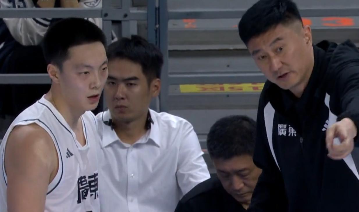 四大内线国手被暴打！广东胜山东难掩五号位崩塌，打不赢四川双塔