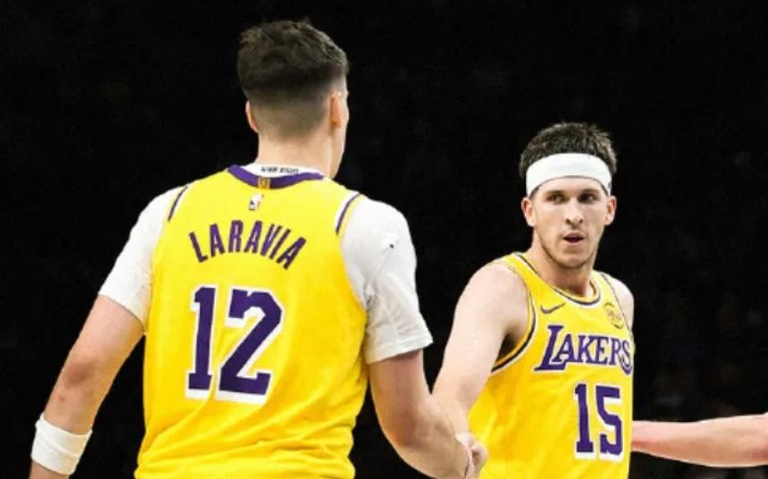 读秒抛投绝杀！里夫斯表现神勇，没了詹姆斯东契奇也能赢