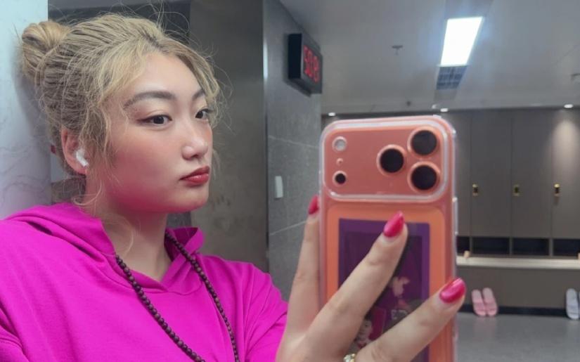 刚刚夺冠，李梦社媒晒多张照片引发热议，球迷：彻底无缘国家队了