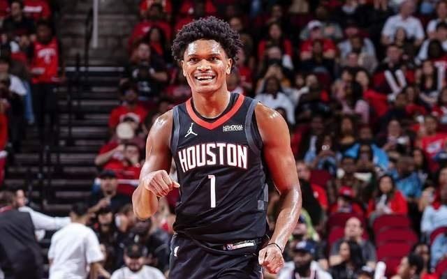 轰28+7+8，火箭锋线不打一号位被激活替补后卫22分比谢泼德更稳