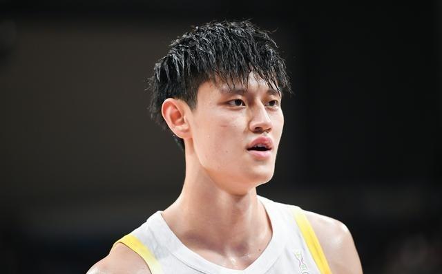 体坛周报：曾凡博加入篮网与球队一起训练后得到了不错的评价