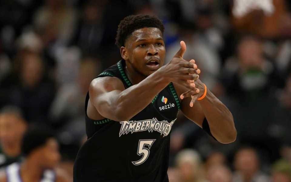 森林狼险胜爵士：华子单节21分35+6+6轰5+三分铸19连胜定律