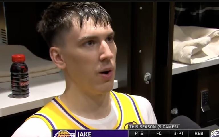 拉拉维亚：感觉进的每个球都是里夫斯传的，他是个真正的领袖