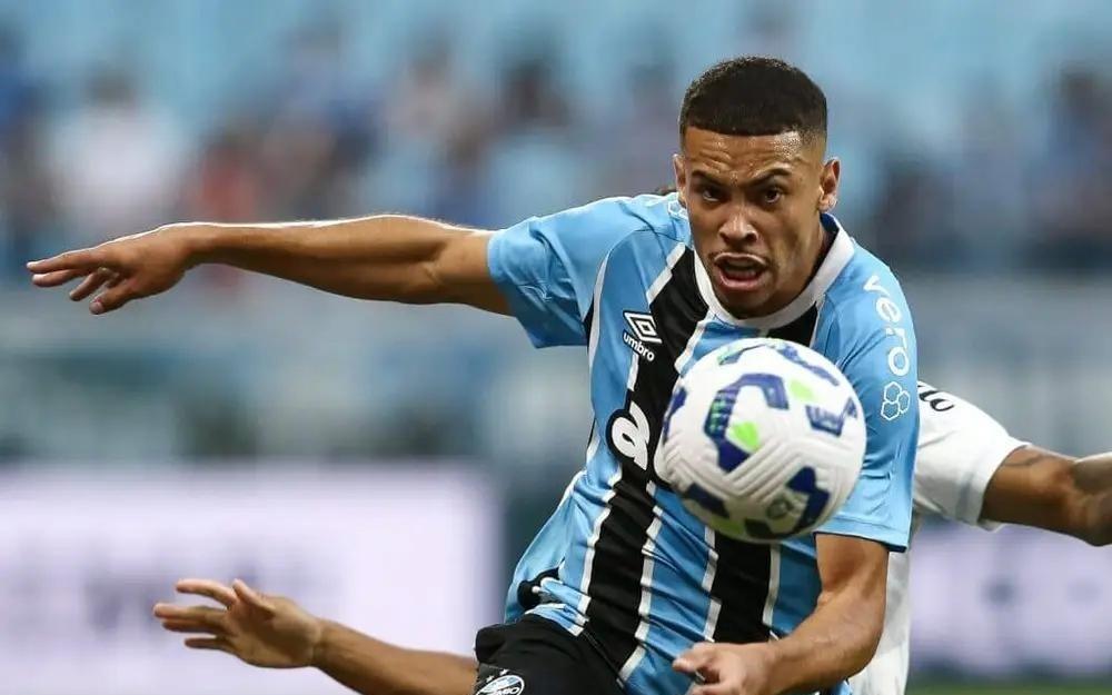 补强锋线，TA：维拉正在探讨引进格雷米奥前锋阿利松的交易