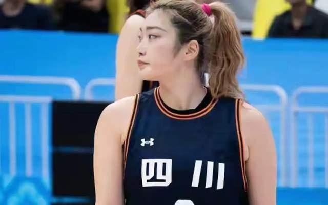 宫鲁鸣不用她是有原因的，看看颁奖典礼上这一幕，太让四川寒心了