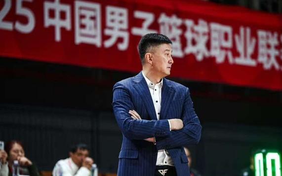 广东男篮34分大胜！杜锋拒绝爆冷，赵睿回归首秀13分，王睿泽7分