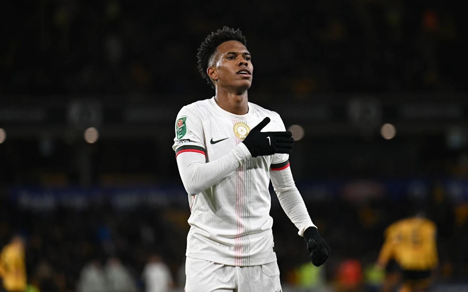 埃斯特旺：我能踢边路或中路，希望用表现回报球迷对我的喜爱