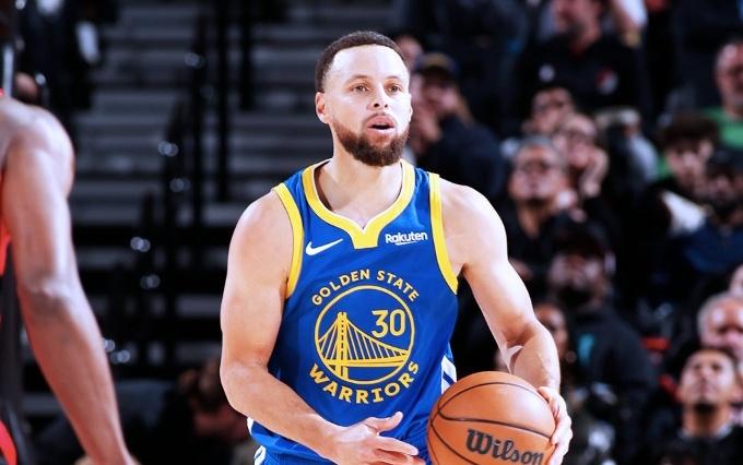 三人组狂轰96分打爆勇士！库里飙12记三分难救主，巴特勒11中3