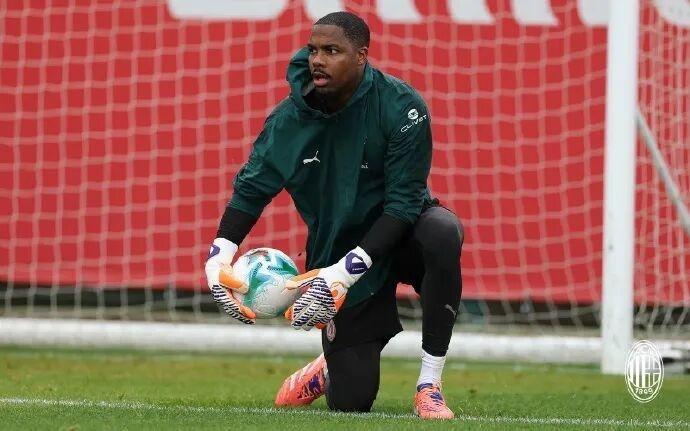 队报丨迈尼昂明夏离开米兰可能性很大