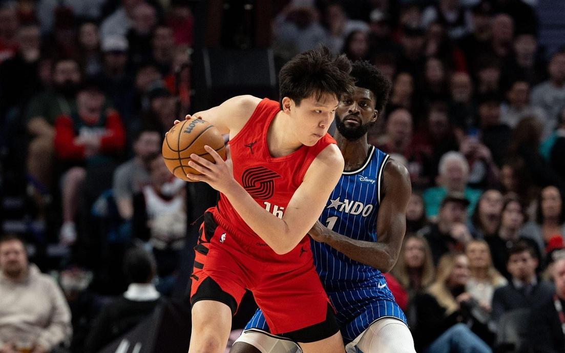 杨瀚森4+2+2+1断1帽！开拓者逆转魔术失败阿夫迪亚25+8贝恩23分