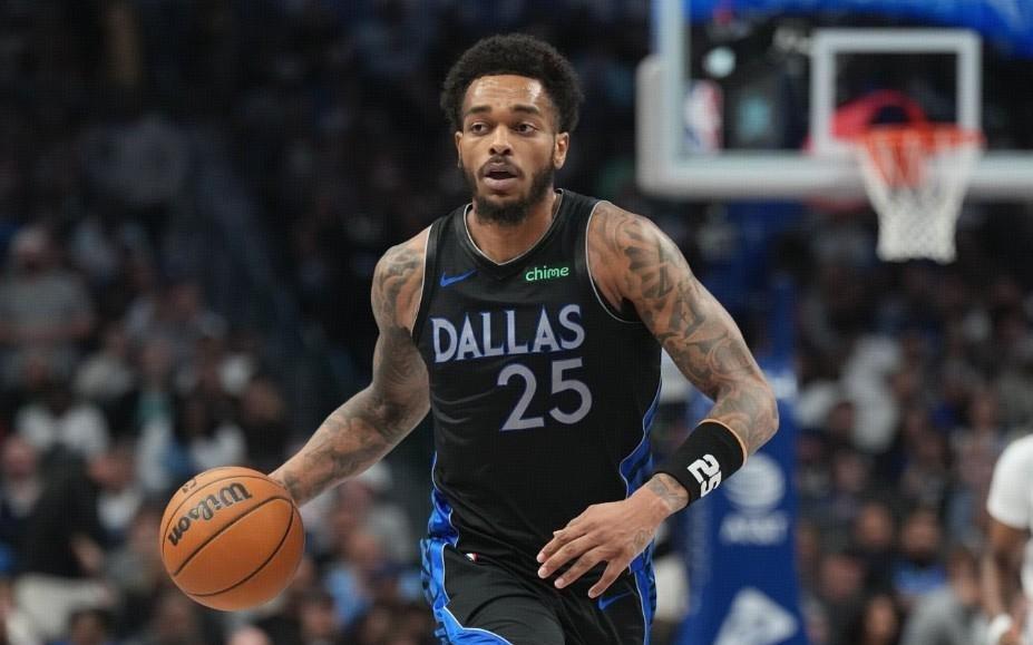 队记透露PJ华盛顿受伤原因：热身时踩到脚下的篮球导致脚踝扭伤