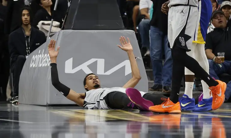 DPOY奖项又悬了文班获奖概率降至第2：因小腿拉伤至少休战23周