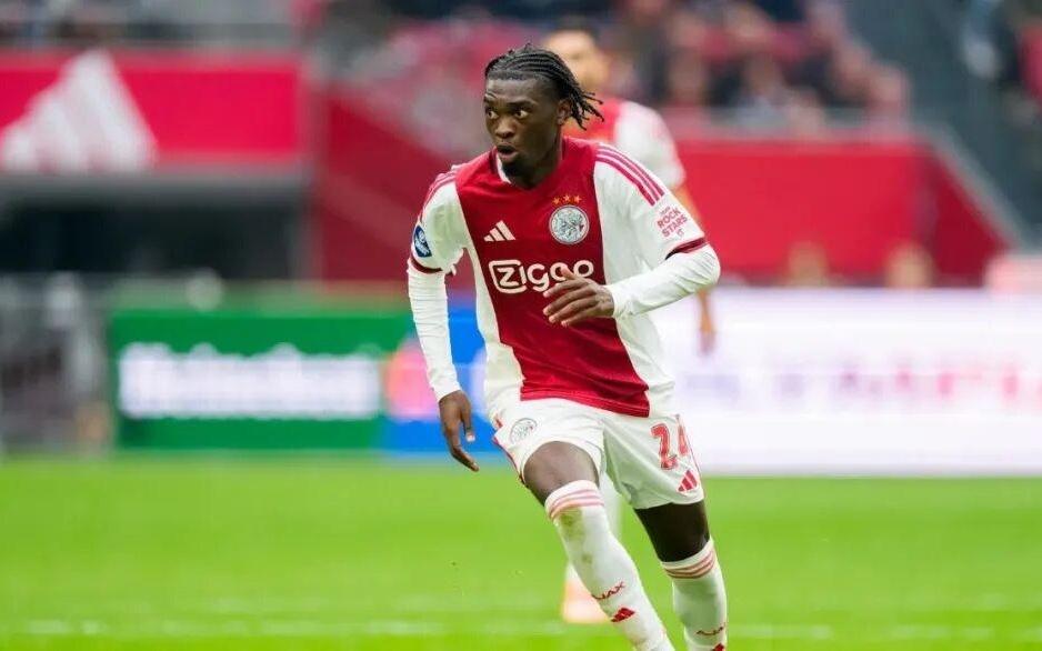 阿莫林谈执教曼联的第一年：我觉得自己已经有所改变谈下半场是联赛丢球最多的球队