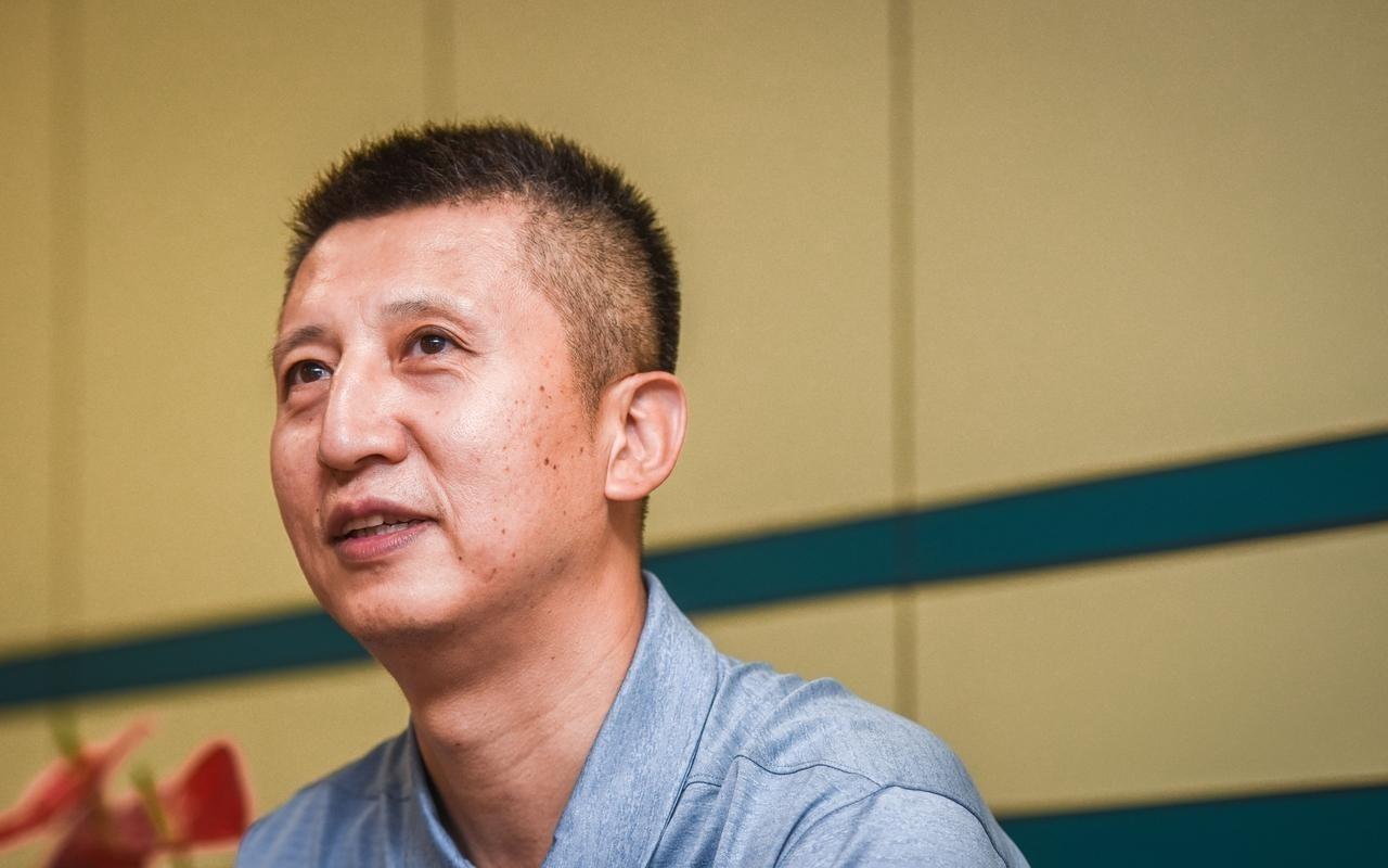 师徒情深！郭士强前往美国探望王俊杰和赵维伦，师徒三人开心合影