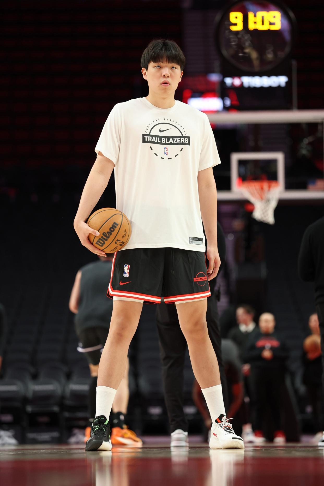 开拓者就要摆烂了！杨瀚森在G联赛抓紧练级，冲击下赛季首发