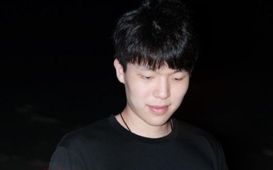 杨瀚森社媒分享假期休闲照：短暂休整，能量条已恢复