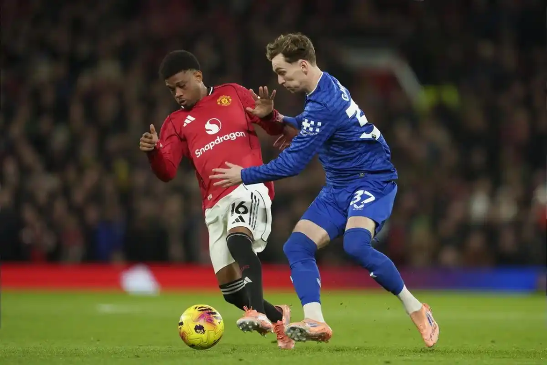 曼联01埃弗顿，队长决定气质，继续与利物浦为伴，拿什么争4