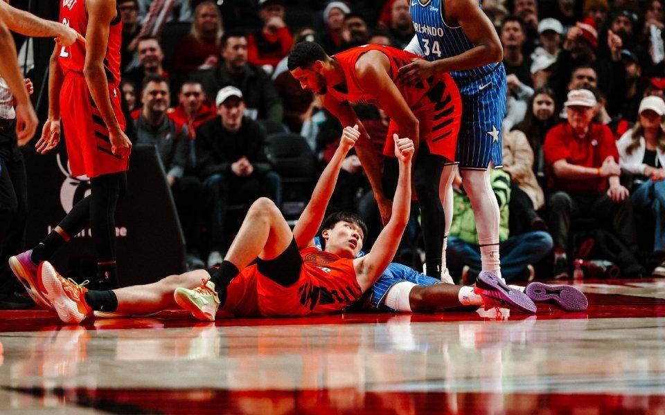 开拓者惜败魔术！杨瀚森时隔6场登场，8分钟得4分2篮板2助攻