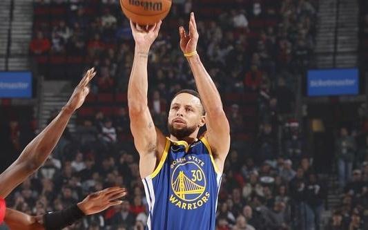 库里轰进12记三分空砍48分开拓者主场险胜勇士