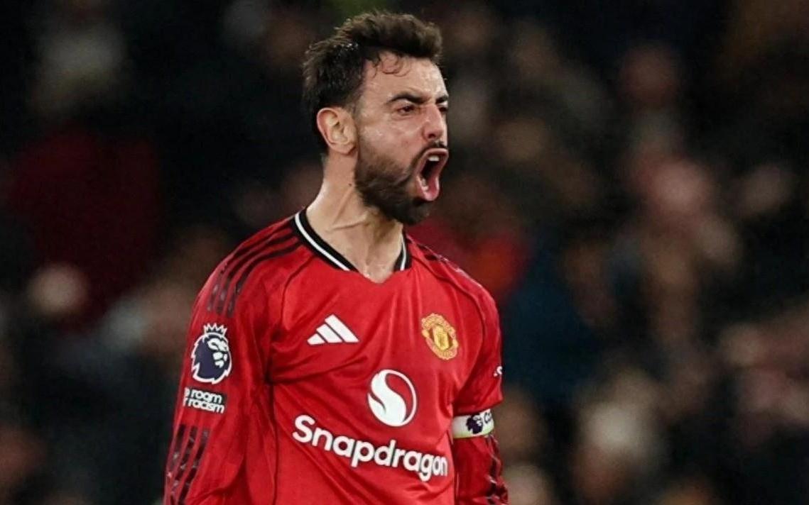 布鲁诺费尔南德斯“指挥”失误，致曼联球门失守