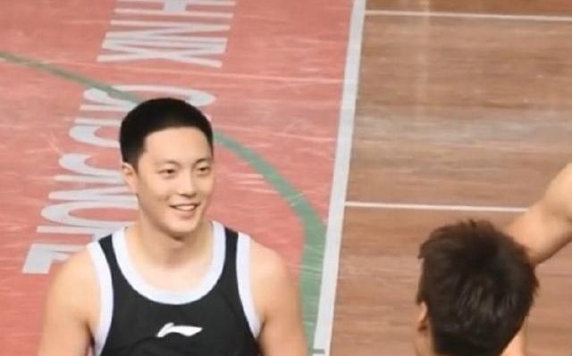 赵睿首秀13分胡明轩15分！广东8551大胜美国肯尼哈奇男篮