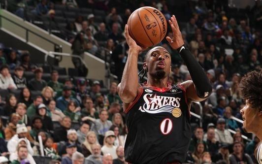 马克西生涯新高54分罗林斯32+1476人加时险胜雄鹿