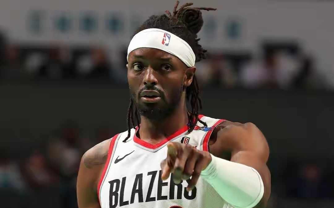 约基奇三双如吃饭，库里老了更准，德罗赞靠中距离硬扛！