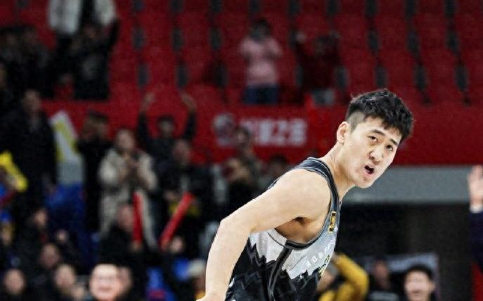 曝多家俱乐部报价姜伟泽！